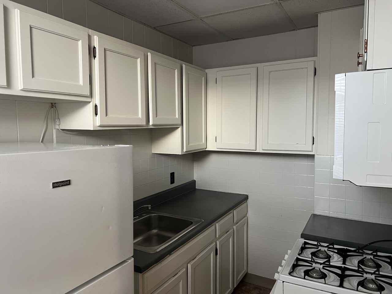 406 North Broadway Drive - Photo 7 of 12