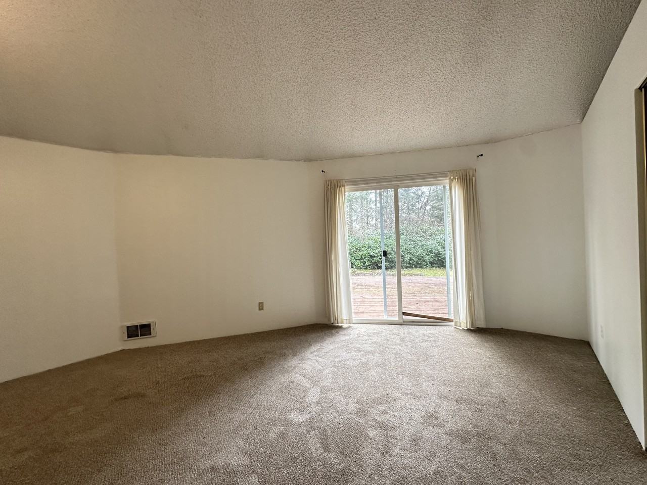 467 Quinault Ave Se #1 - Photo 4 of 11