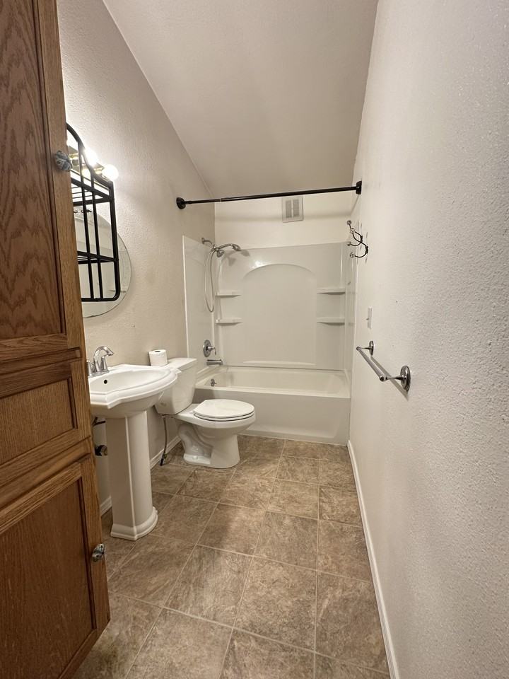 467 Quinault Ave Se #1 - Photo 5 of 11