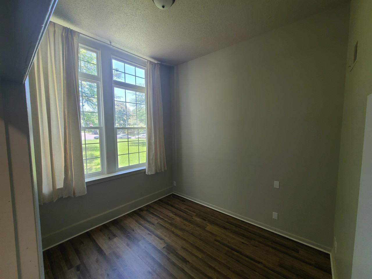 Hege Apts - Photo 3 of 36