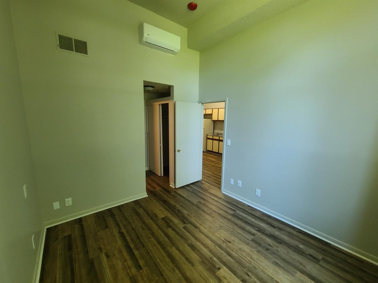 Hege Apts - Photo 4 of 36