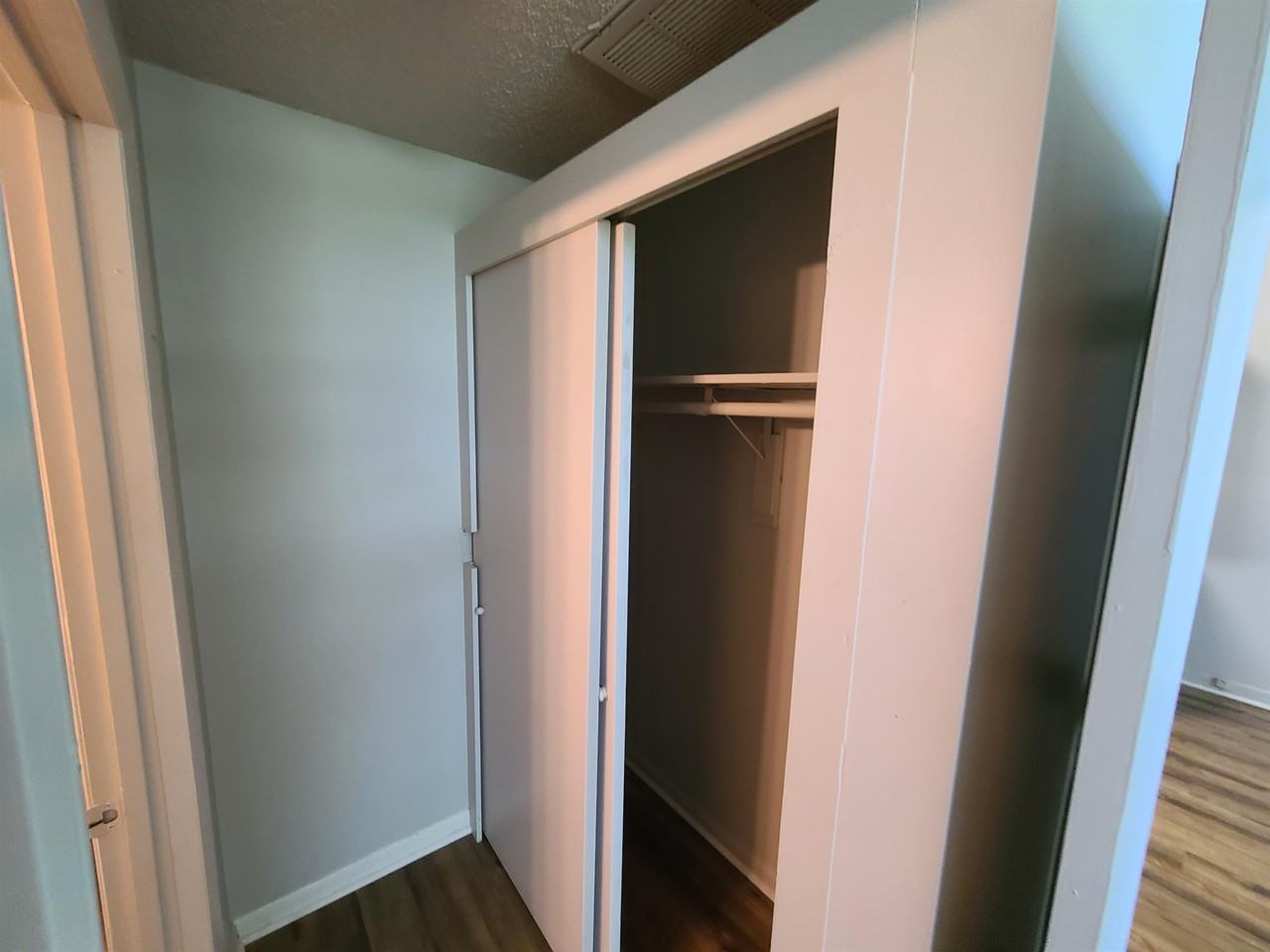 Hege Apts - Photo 6 of 36