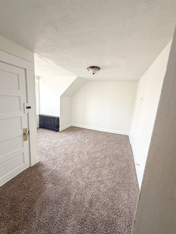 726 Fairview Avenue - Photo 4 of 14