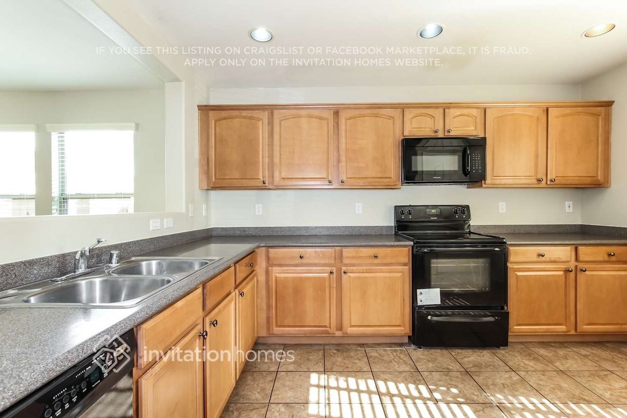 11166 W Mckinley St - Photo 7 of 21