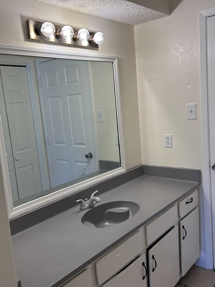 605 McQueary Street - Photo 3 of 10