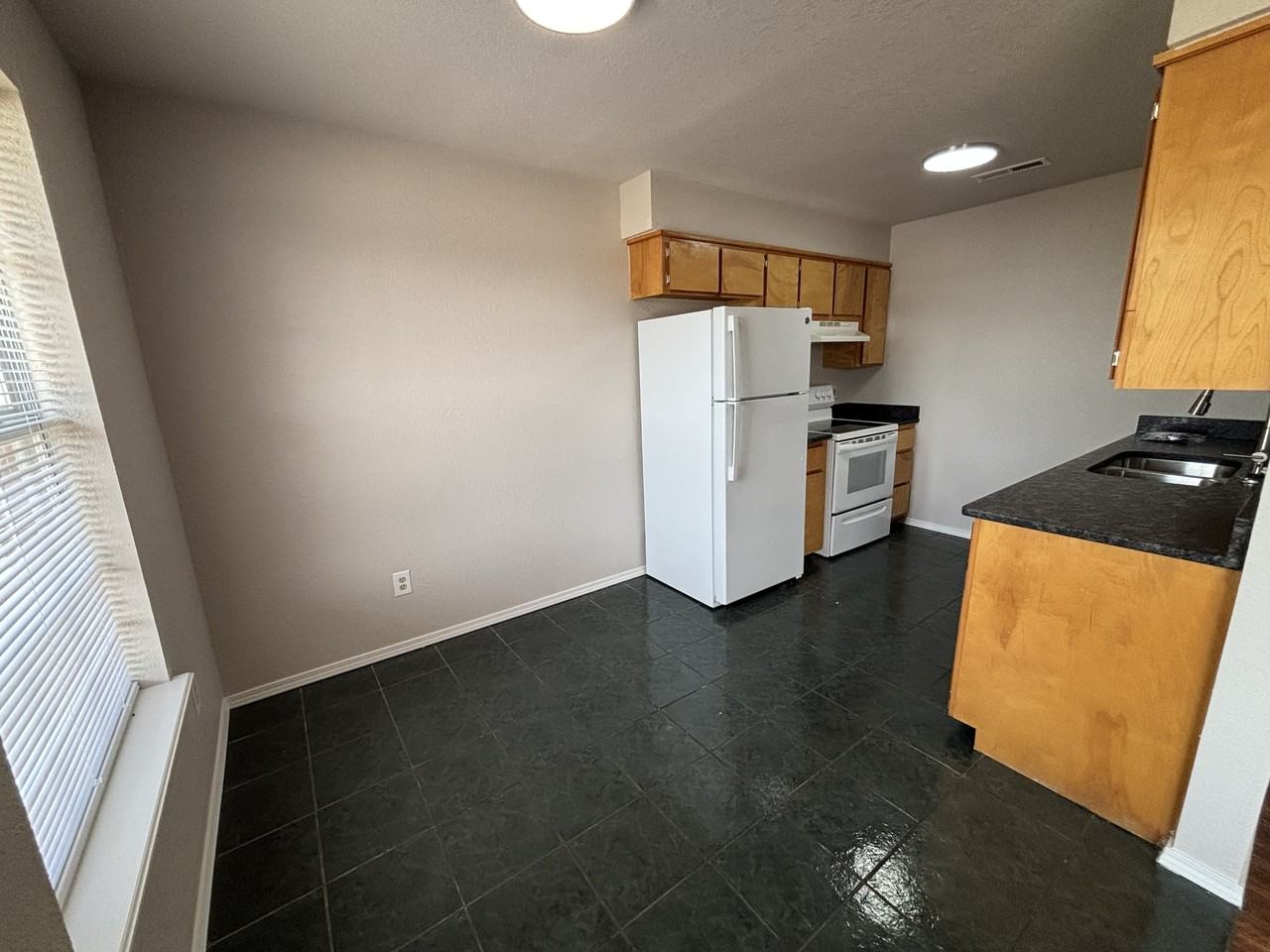 Park Plaza Apartments - Photo 4 of 33