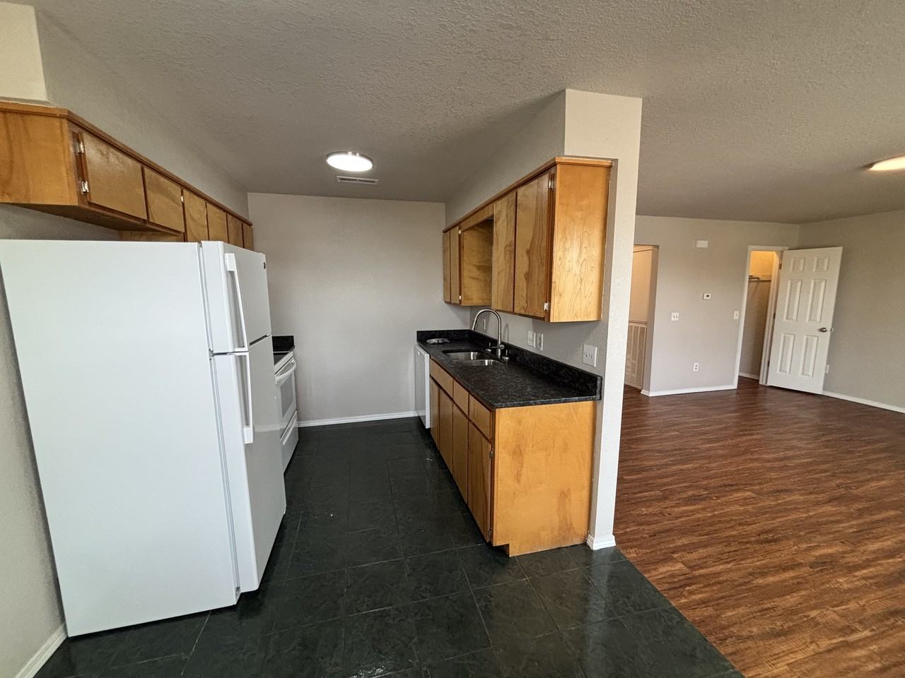 Park Plaza Apartments - Photo 5 of 33