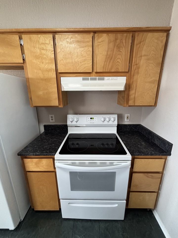 Park Plaza Apartments - Photo 6 of 33