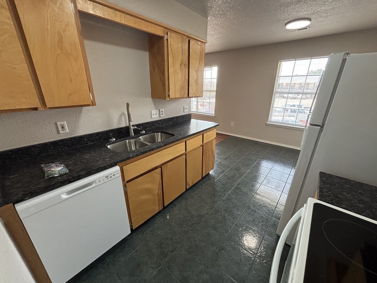 Park Plaza Apartments - Photo 7 of 33