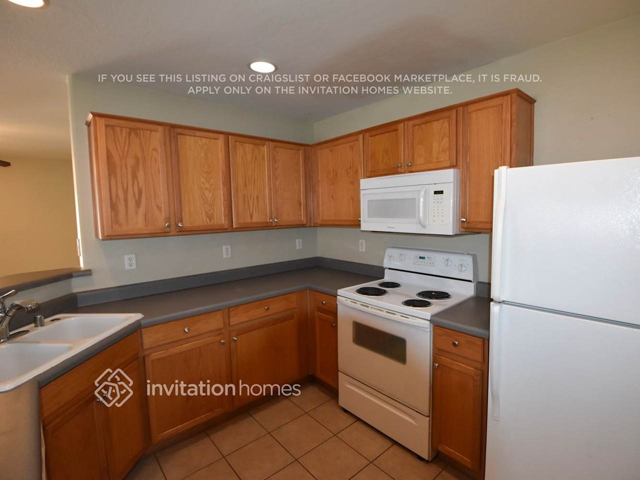 10780 W Roanoke Ave - Photo 7 of 18