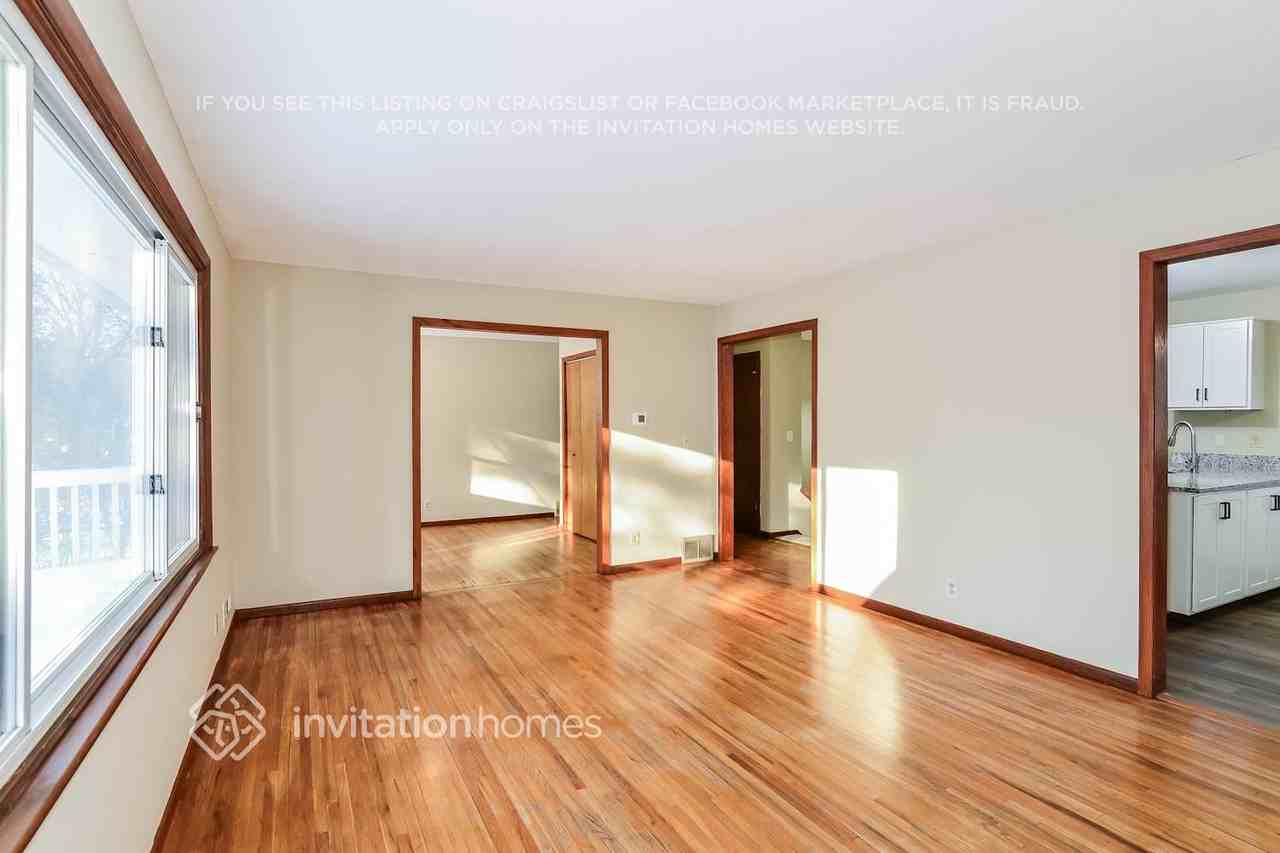 124 Oakwood Rd - Photo 5 of 18