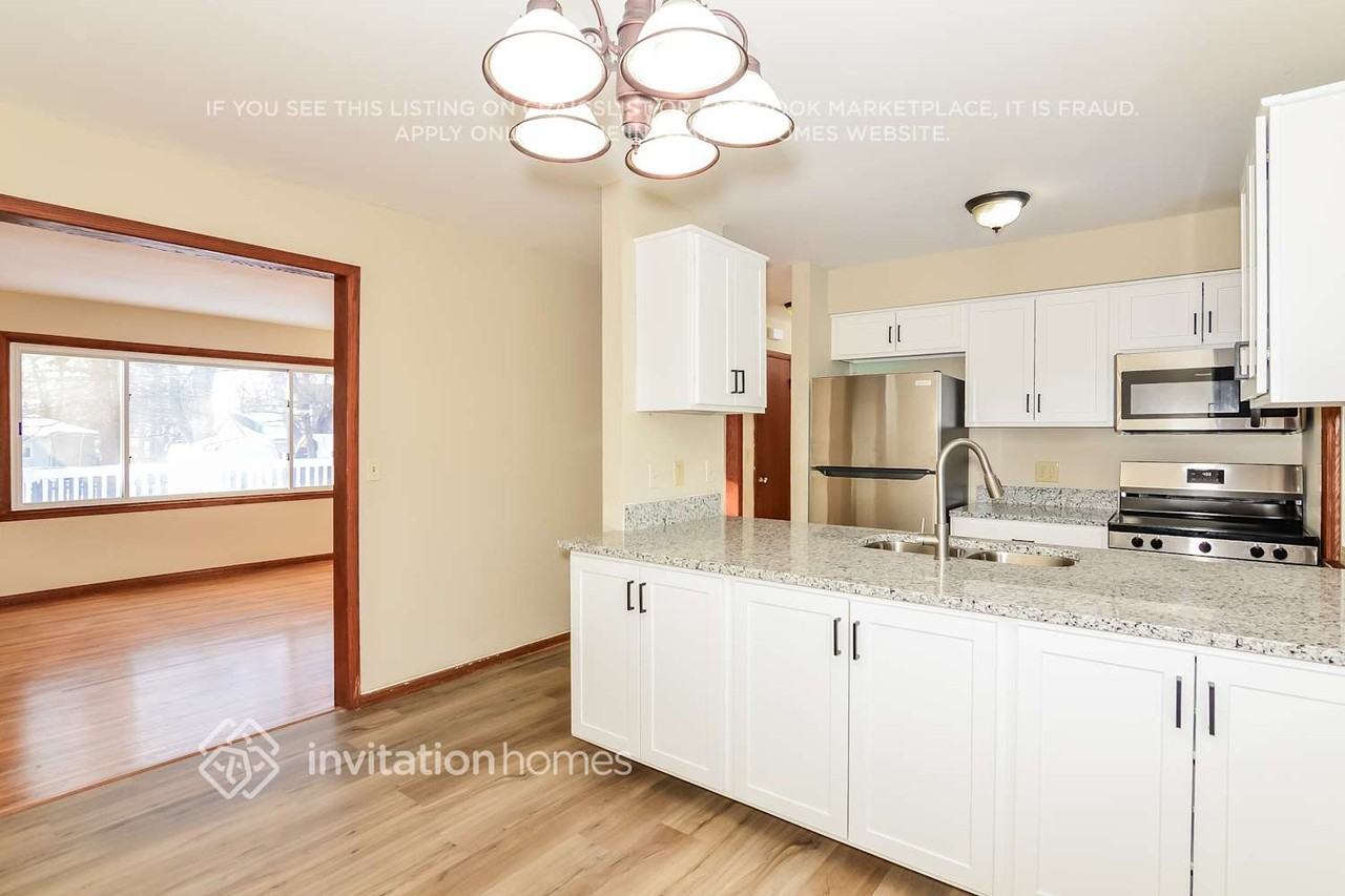 124 Oakwood Rd - Photo 7 of 18