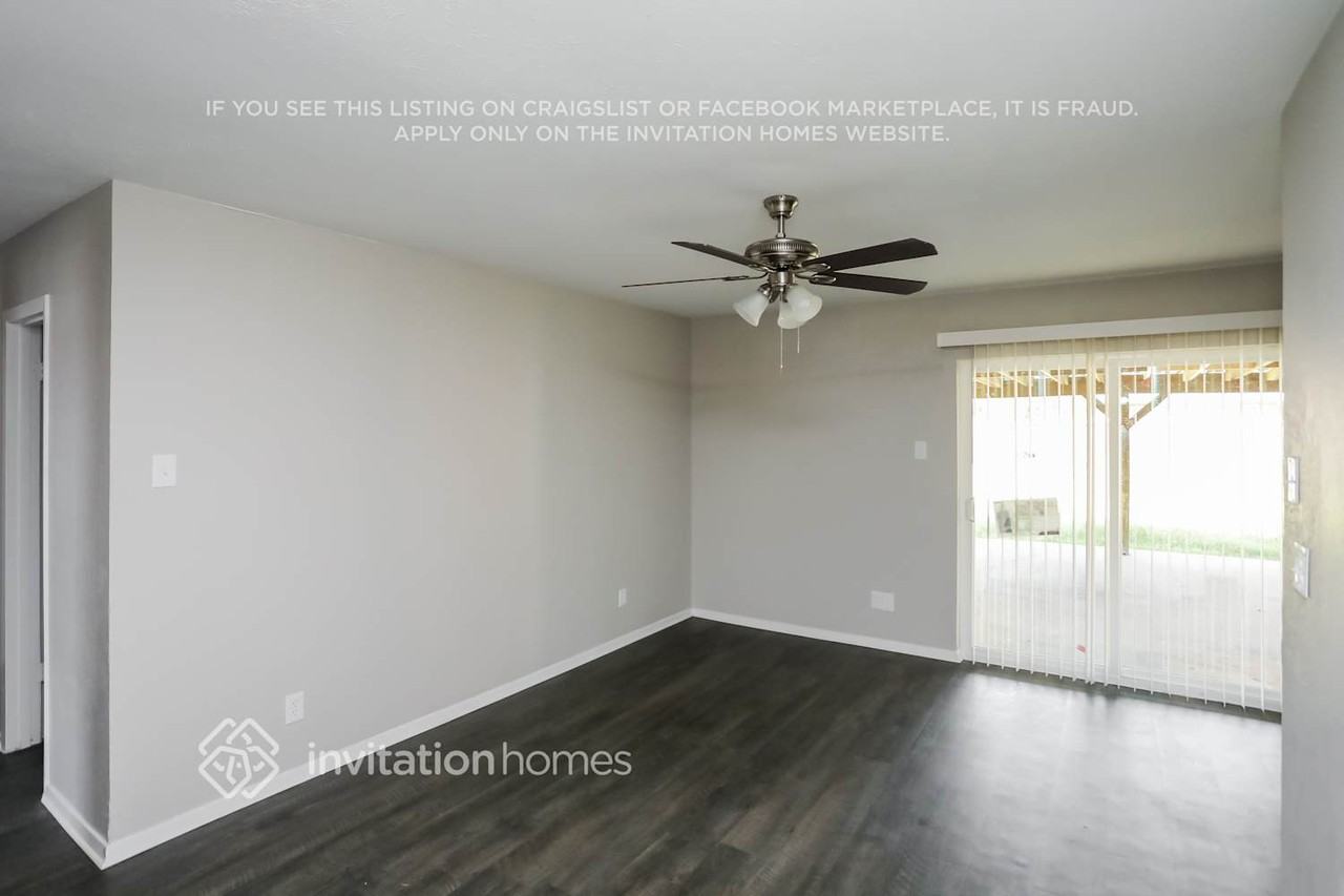 215 Adams St - Photo 2 of 16