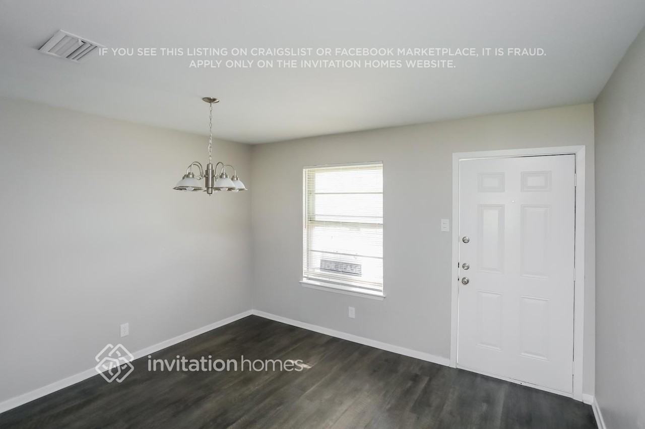 215 Adams St - Photo 3 of 16