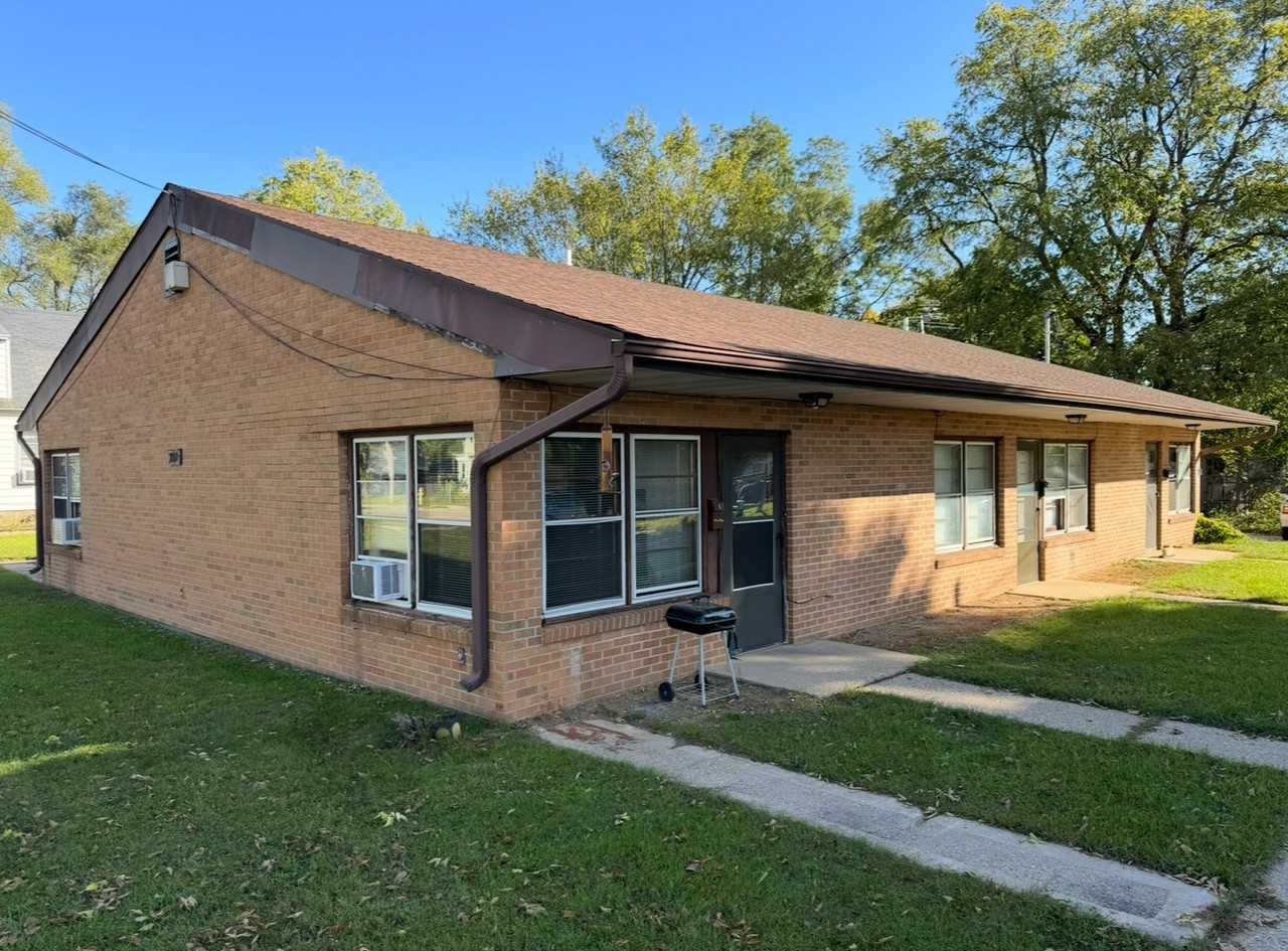 717 Townline Avenue - Photo 2 of 5