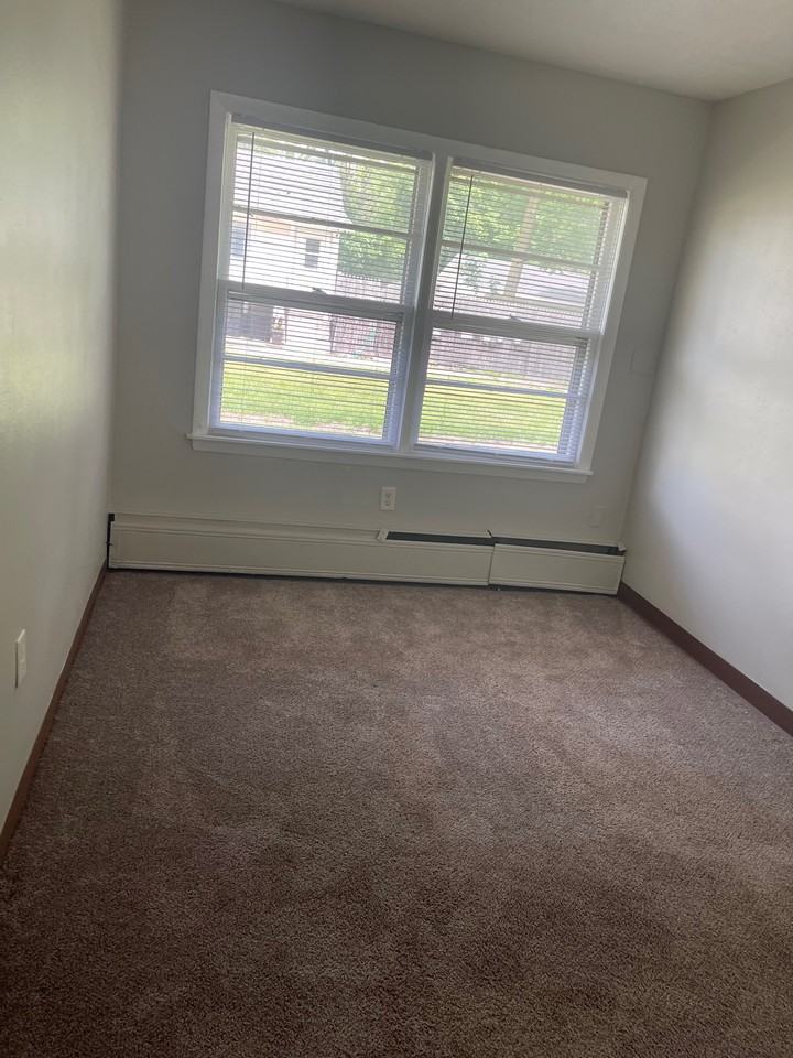 717 Townline Avenue - Photo 5 of 5