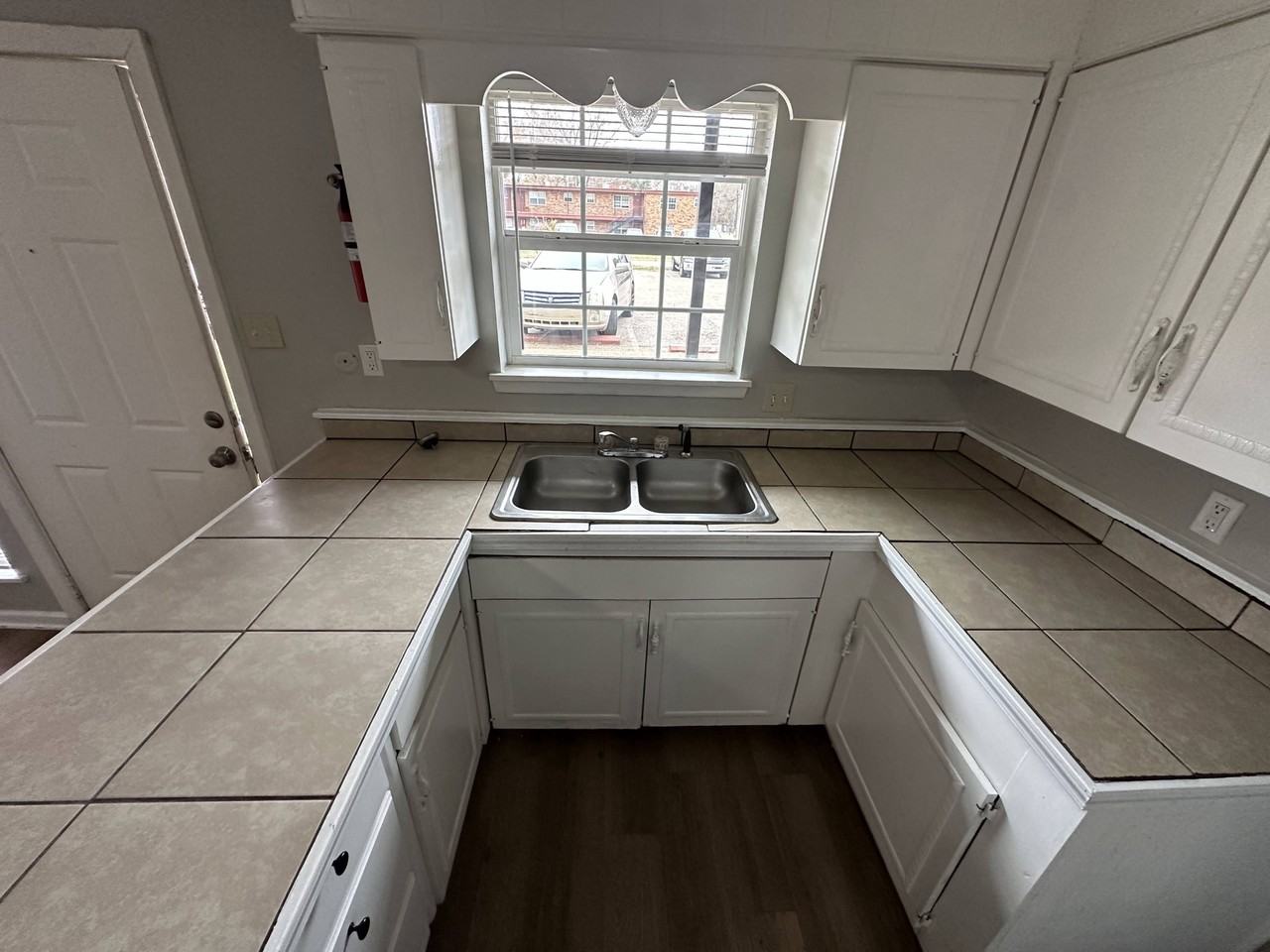 425 Westlawn - Photo 3 of 9