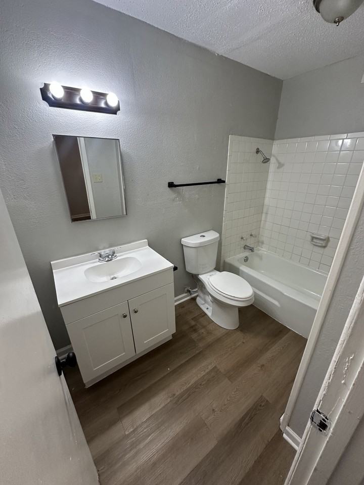 425 Westlawn - Photo 4 of 9