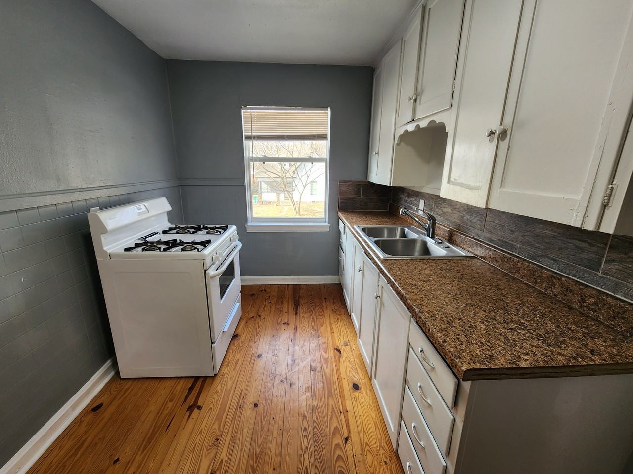 1504 Allen Street - Photo 7 of 8