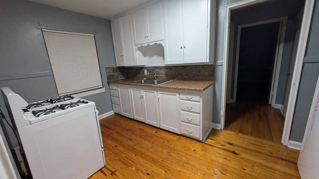 1504 Allen Street - Photo 3 of 8