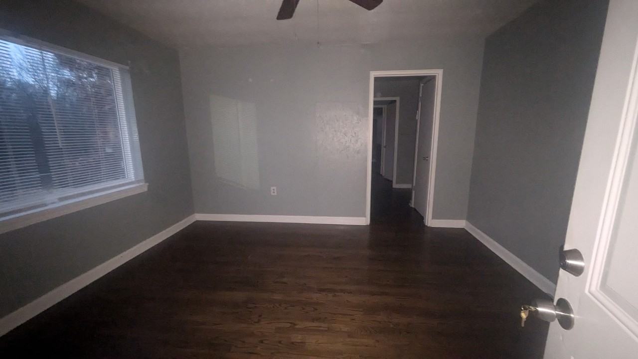 1504 Allen Street - Photo 4 of 8