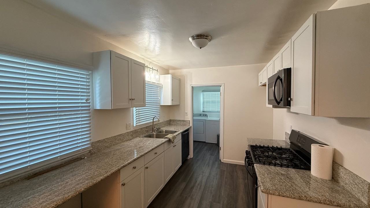 605 E Tulare Ave #1 - Photo 5 of 13