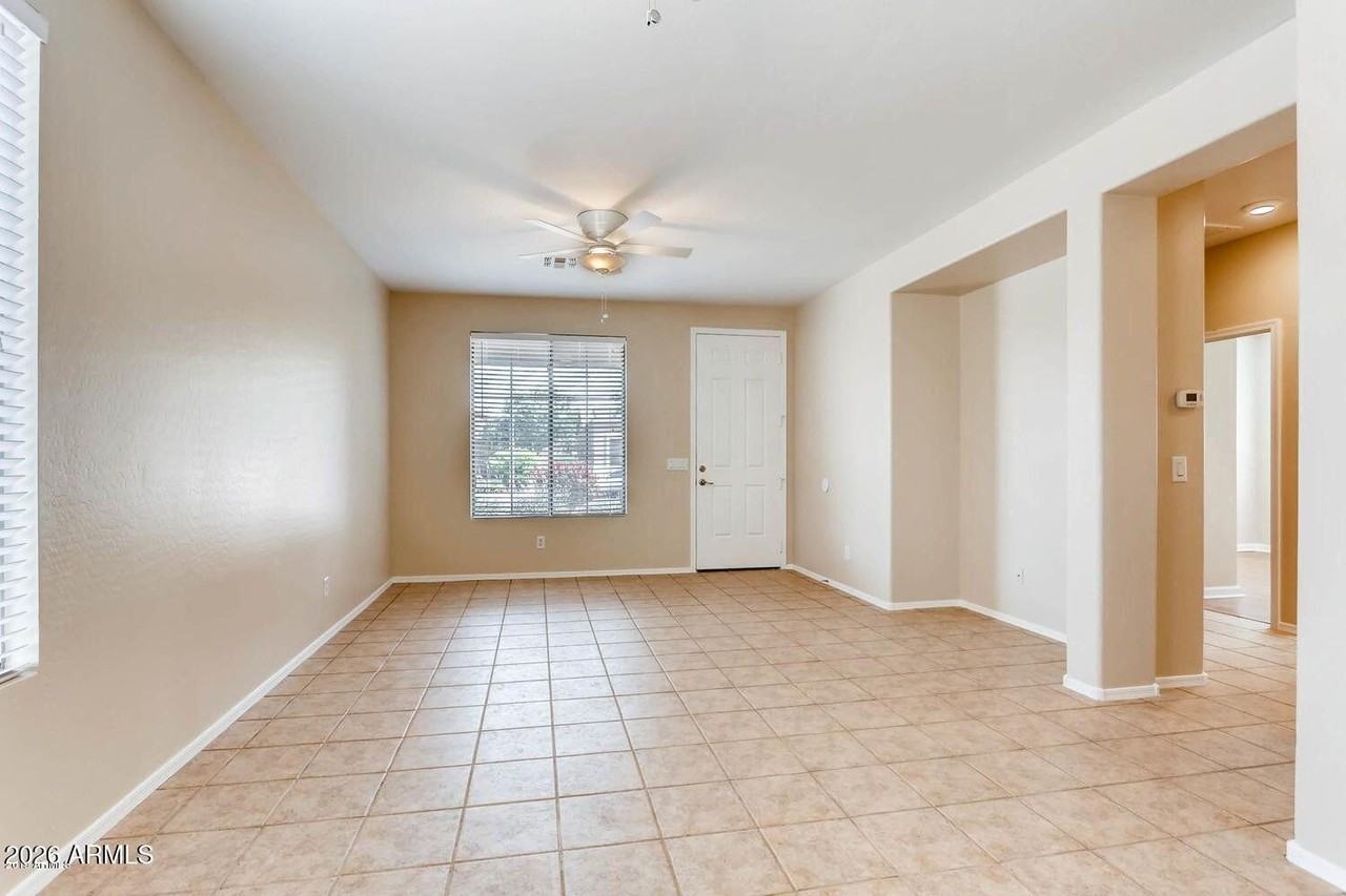 15261 W Custer Ln - Photo 4 of 27