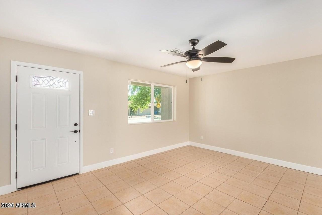 1102 W Anderson Dr - Photo 5 of 15