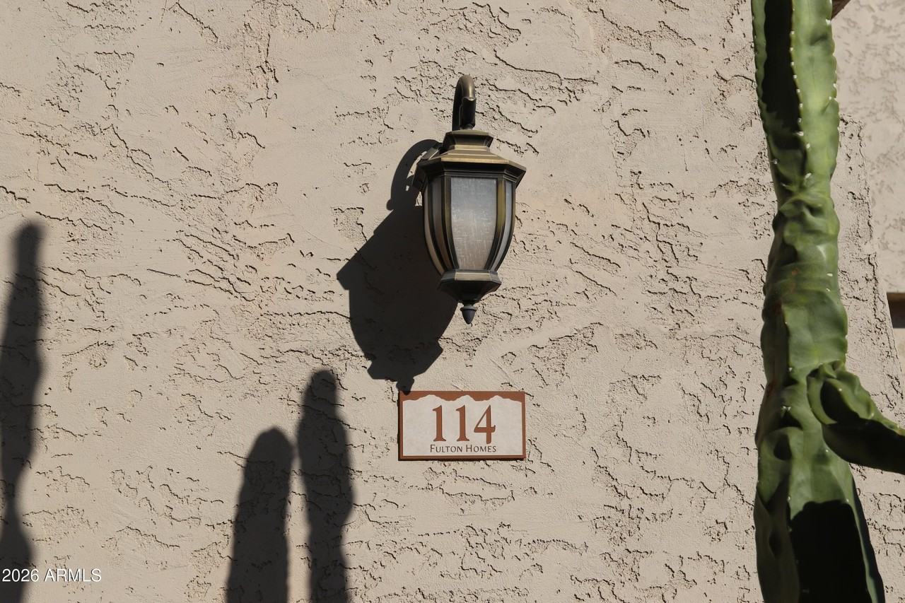 114 E Prescott Dr - Photo 4 of 50