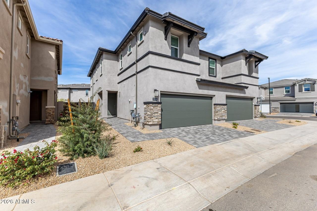 21114 N 58th Way - Photo 2 of 41