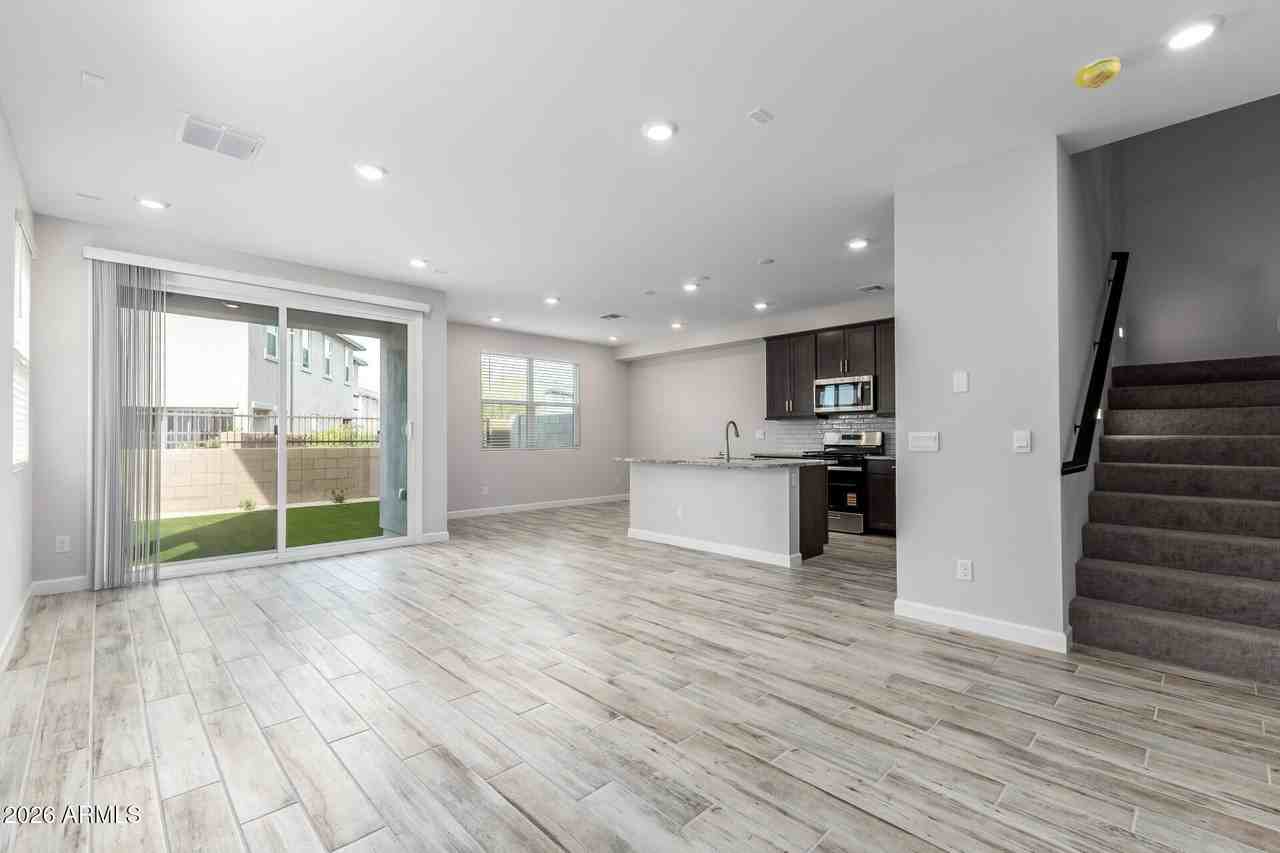 21114 N 58th Way - Photo 4 of 41