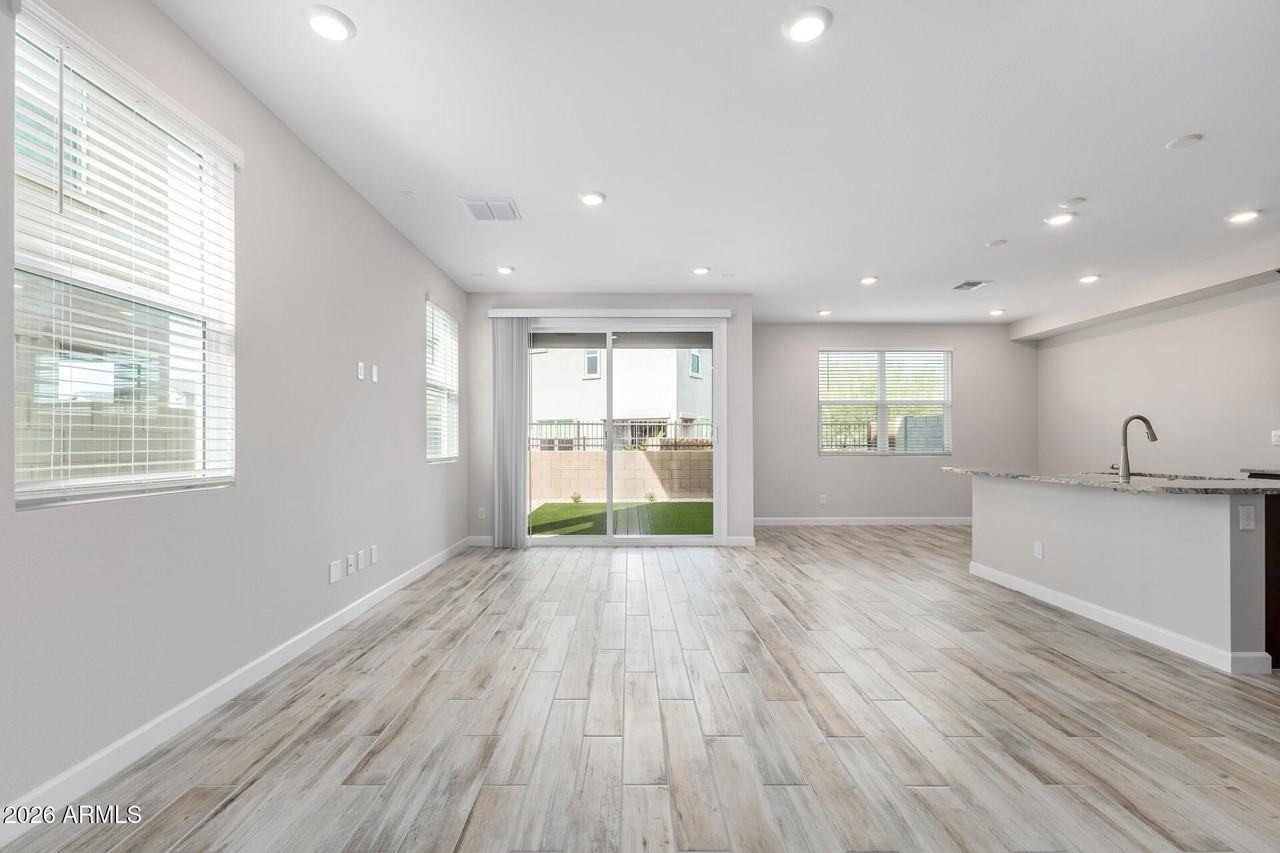 21114 N 58th Way - Photo 5 of 41