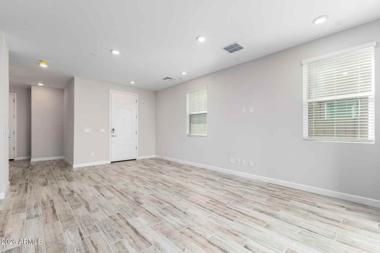 21114 N 58th Way - Photo 6 of 41