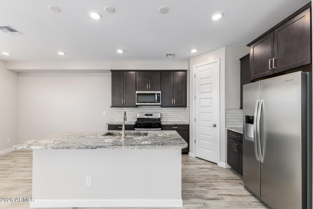 21114 N 58th Way - Photo 7 of 41