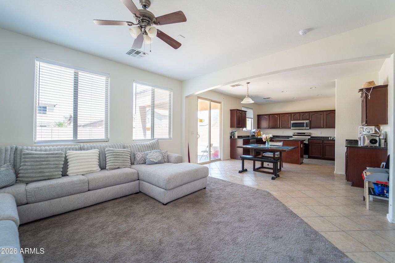 42592 W Somerset Dr - Photo 5 of 19