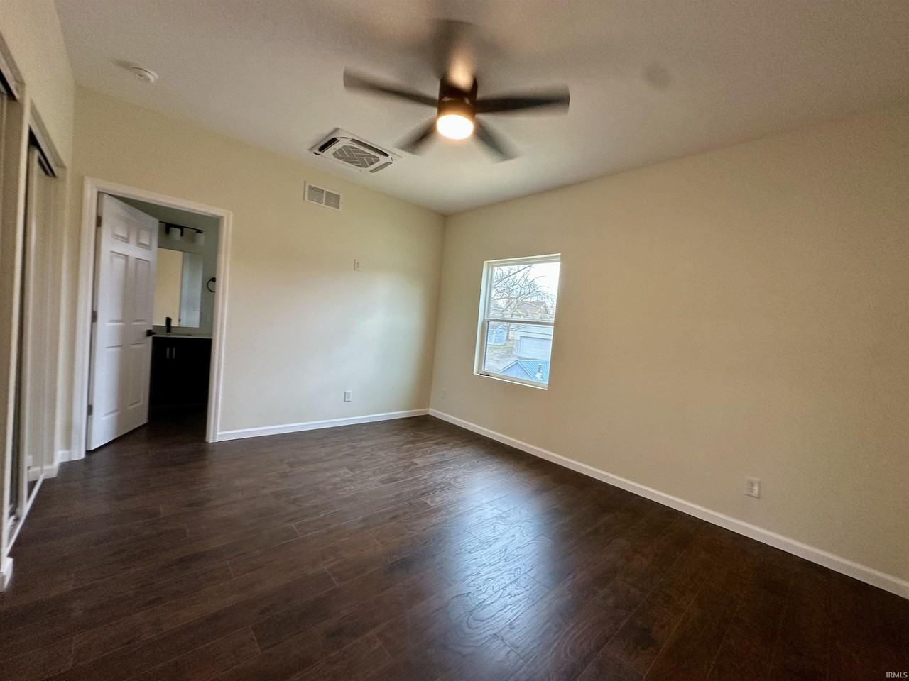 2115 G St - Photo 7 of 11