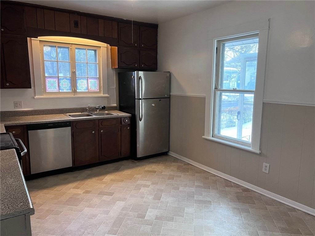 135 Arbordale Ave - Photo 4 of 17