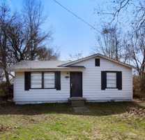 featured image of 914 E 17th St