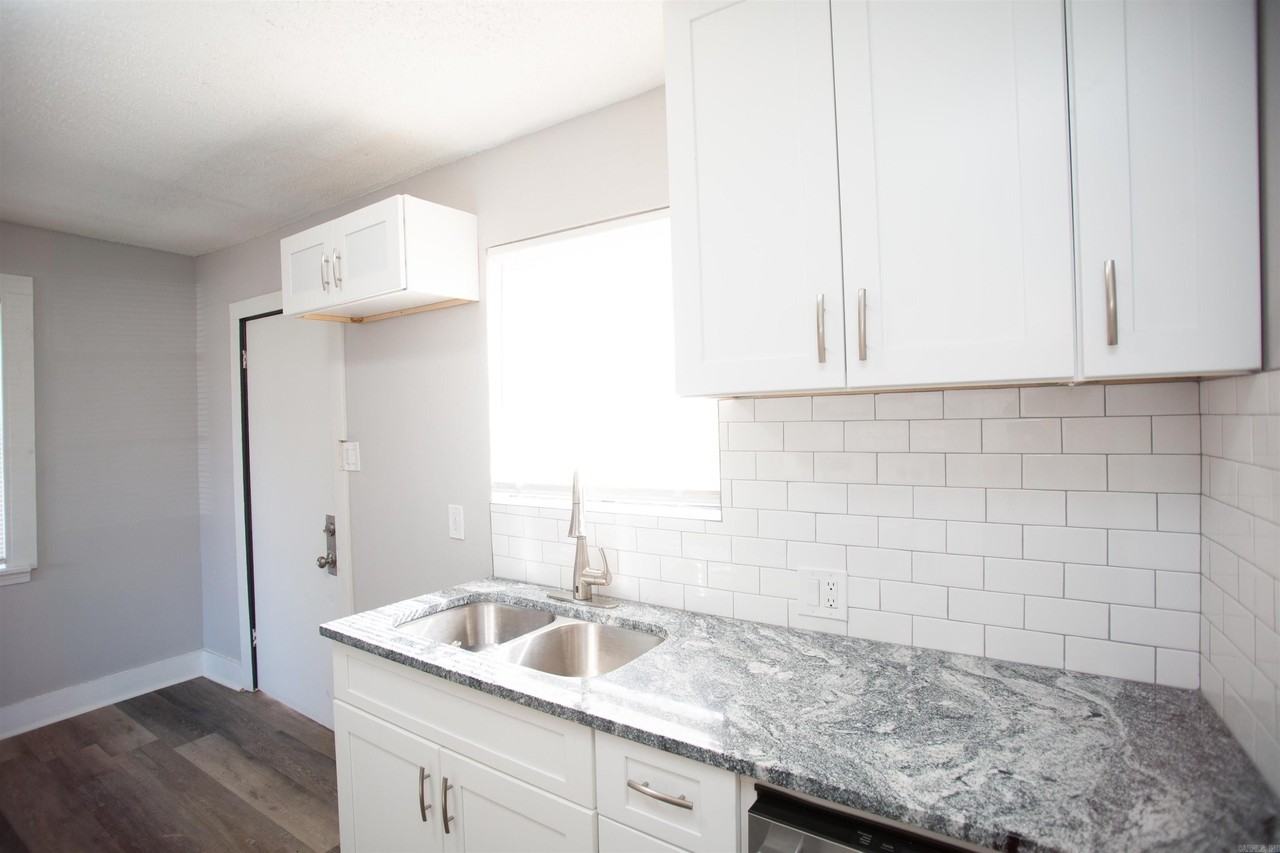 914 E 17th St - Photo 6 of 12