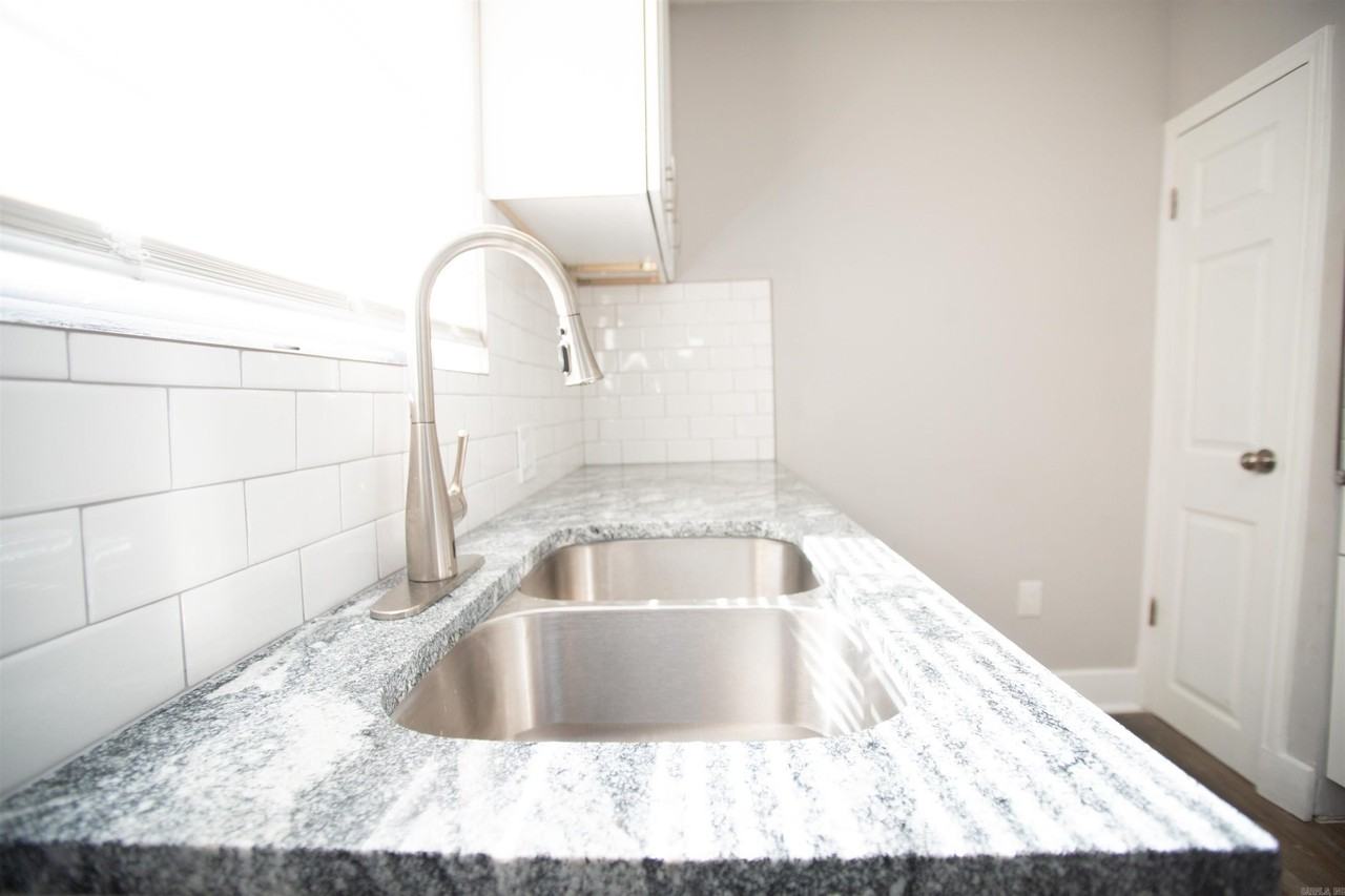 914 E 17th St - Photo 7 of 12