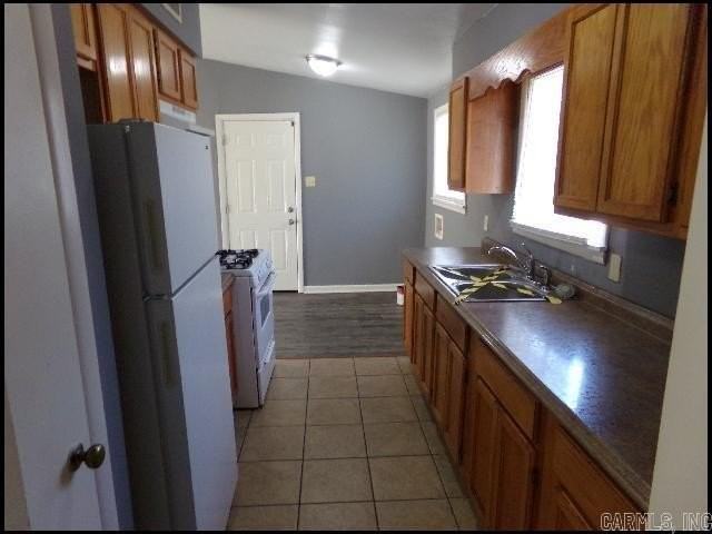 1215 W 37th St - Photo 4 of 14