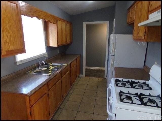 1215 W 37th St - Photo 5 of 14