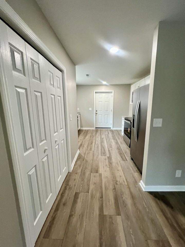 110 Hollywood Dr - Photo 3 of 14