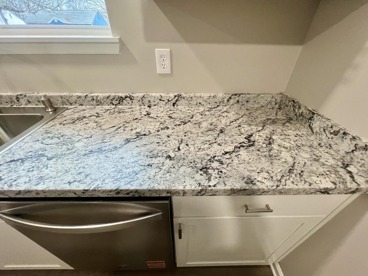 110 Hollywood Dr - Photo 6 of 14