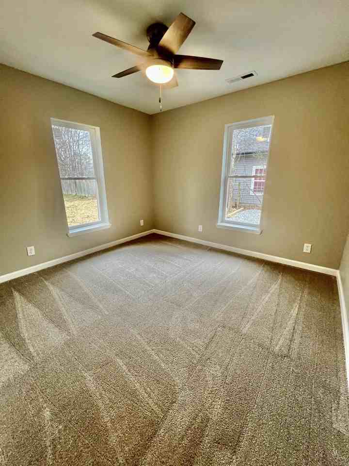 110 Hollywood Dr - Photo 7 of 14