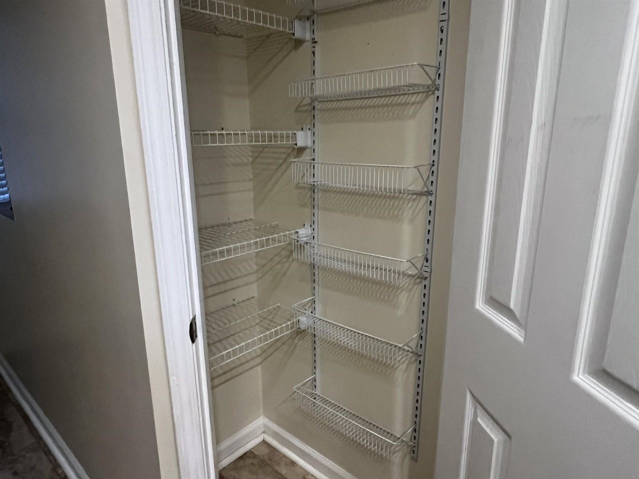 4622 Greenbriar Dr - Photo 6 of 20