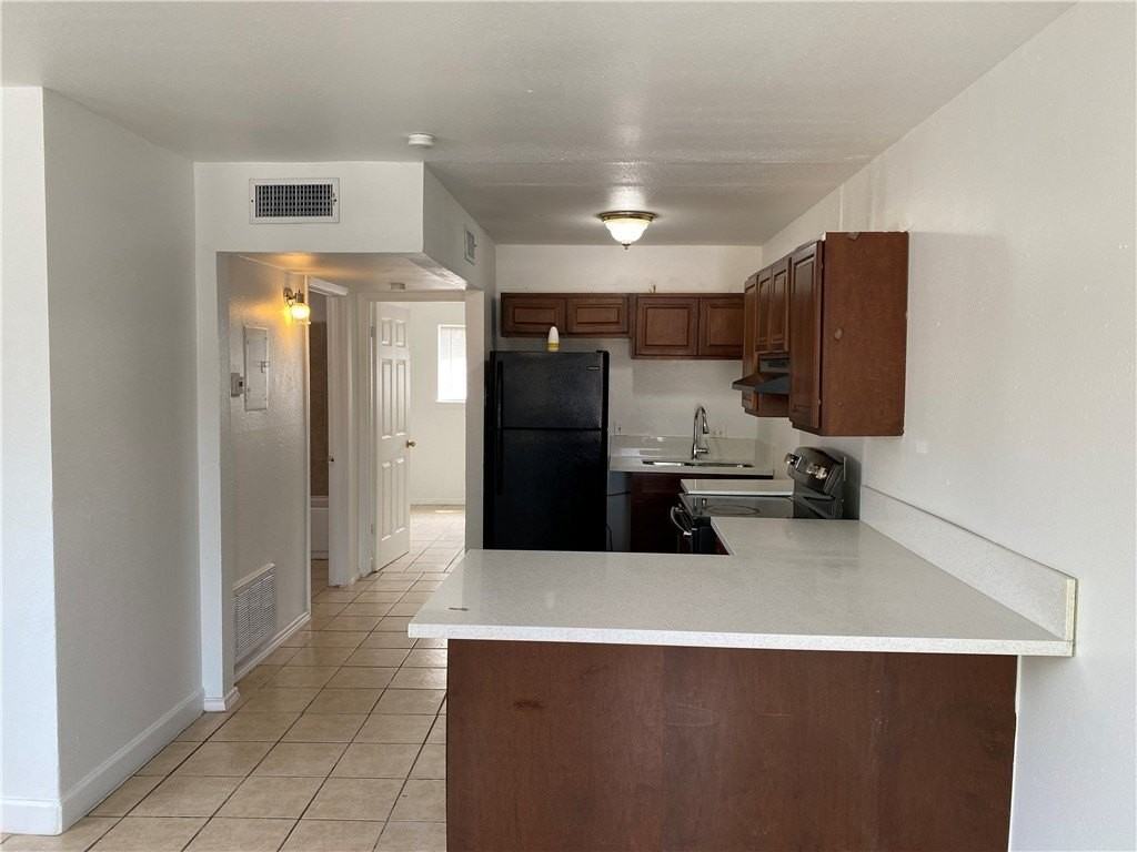 1004 Austin St Apt 5 #3 - Photo 6 of 9