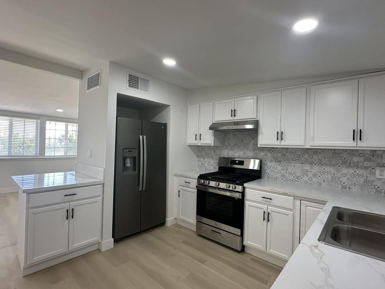 30201 San Diego Dr - Photo 2 of 31