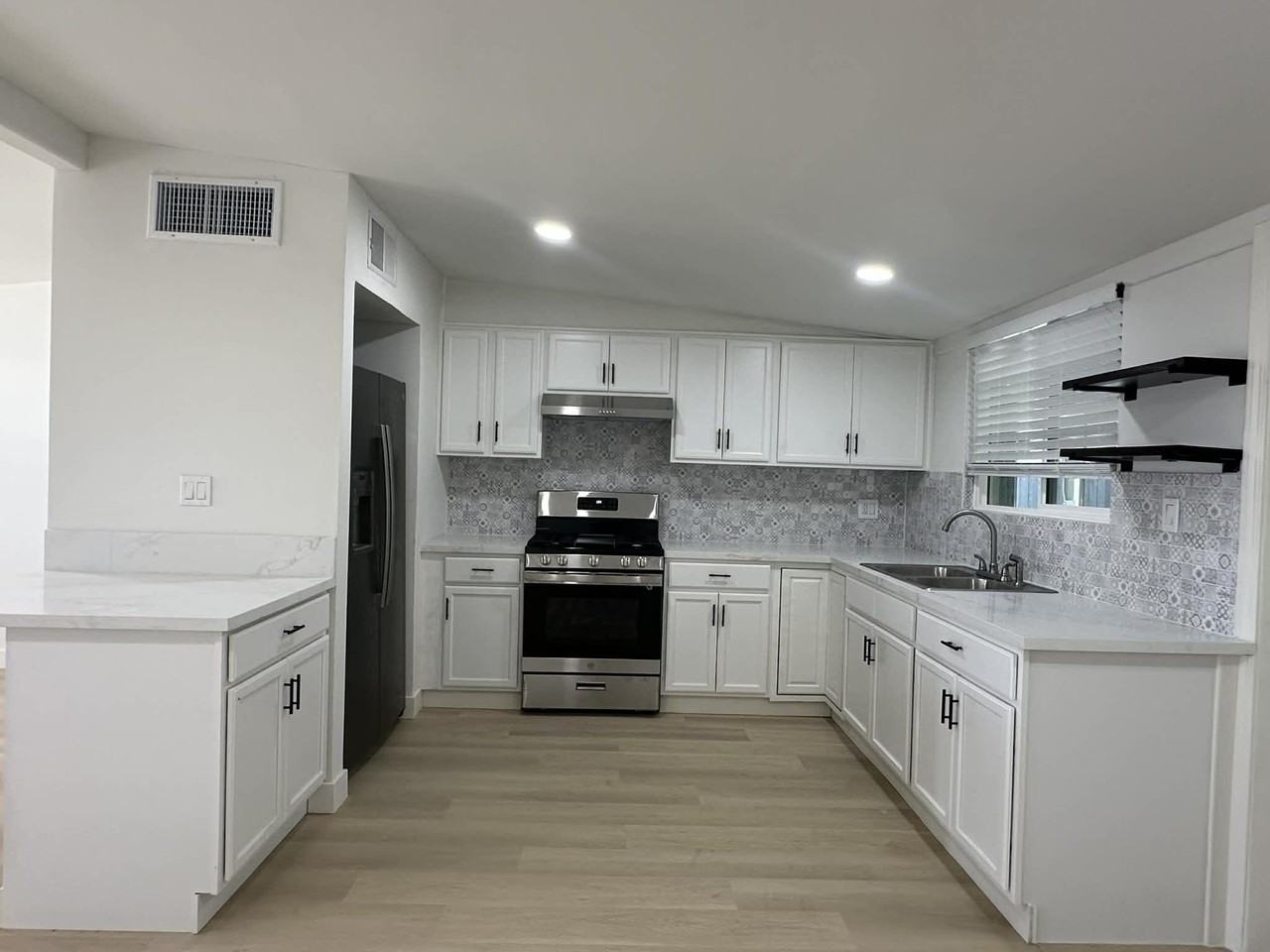 30201 San Diego Dr - Photo 3 of 31