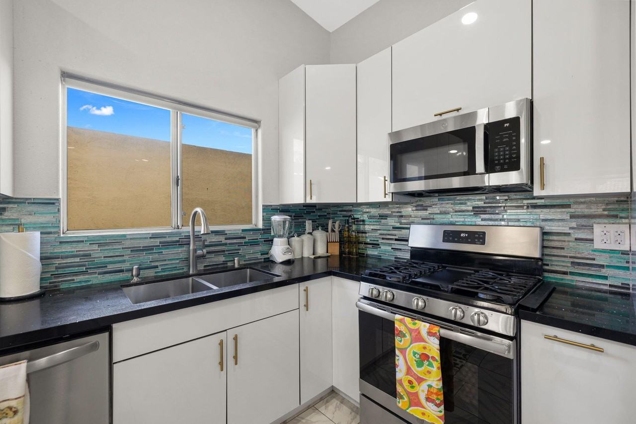 31115 Whispering Palms Trl - Photo 3 of 37